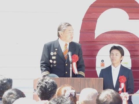 沼田団長があいさつをしている写真