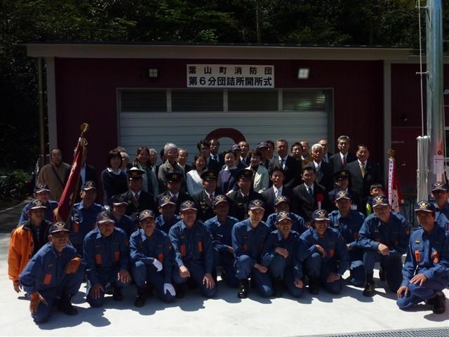 記念撮影の様子の画像