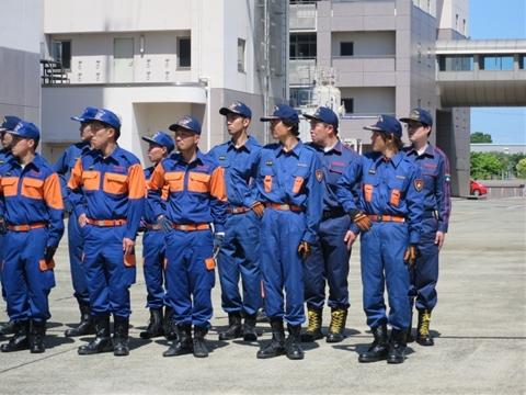 平成29年6月3日土曜日に厚木市の神奈川県消防学校にて消防団員に対して行われた基礎教育の研修、訓練風景の写真