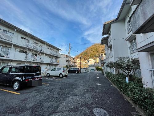 駐車場(B棟前)