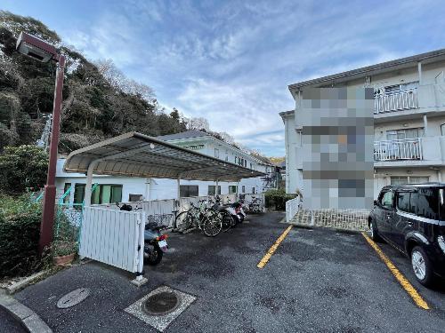 駐輪場(B棟前)