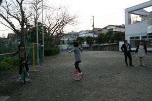 葉桜児童館で子どもたちが遊んでいる様子1