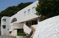 葉山町立図書館の写真