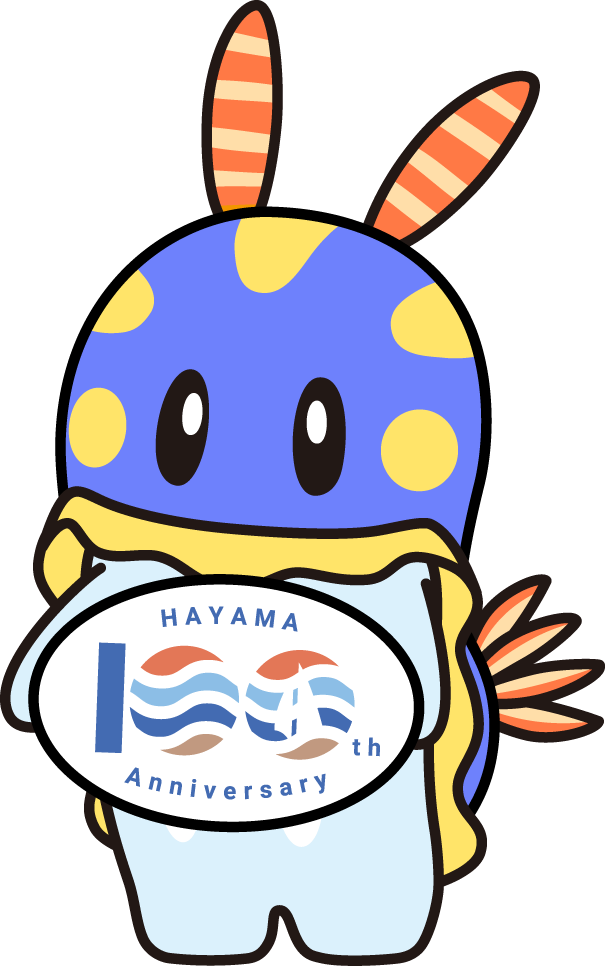100周年の看板を持つミューシー
