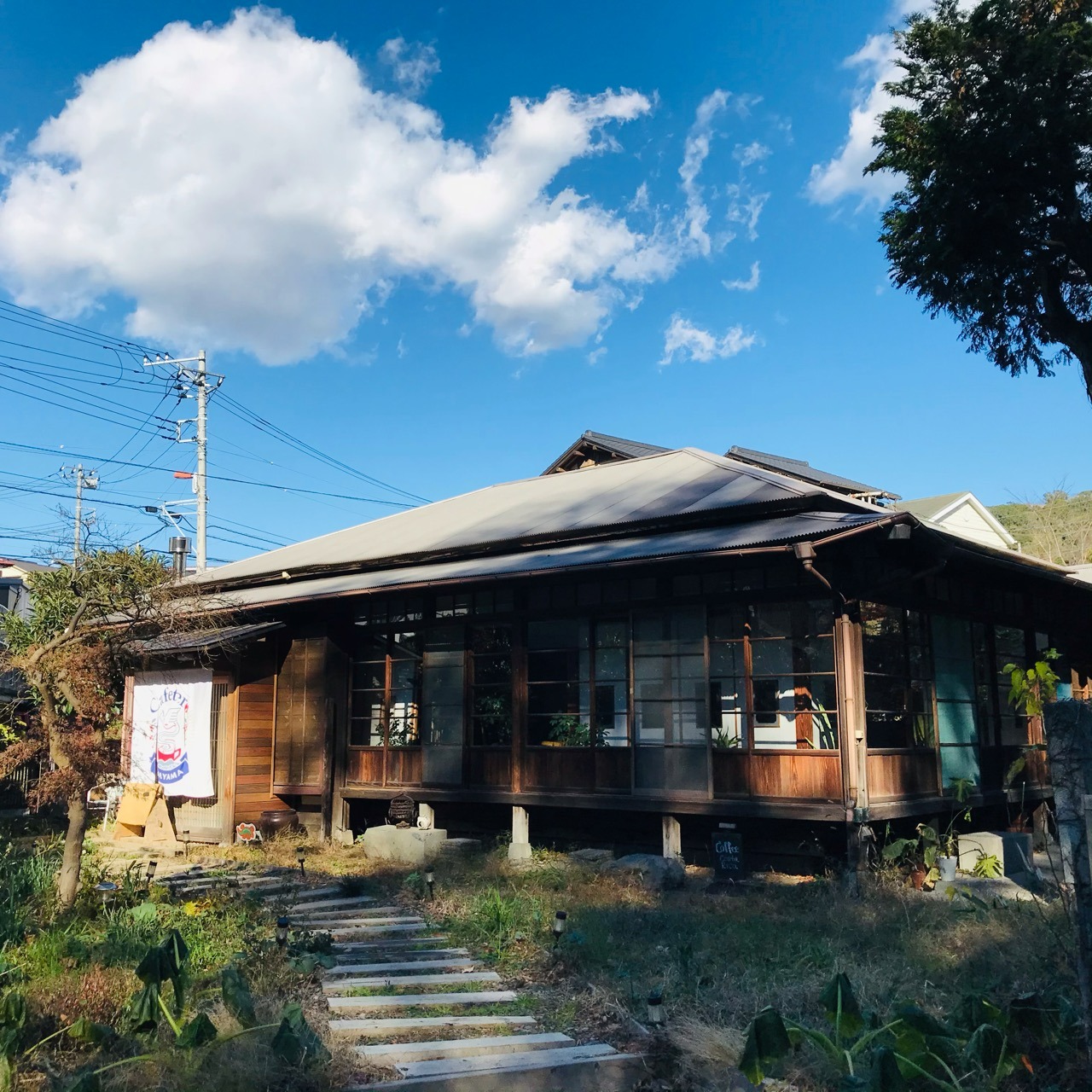 カフェテーロ葉山外観