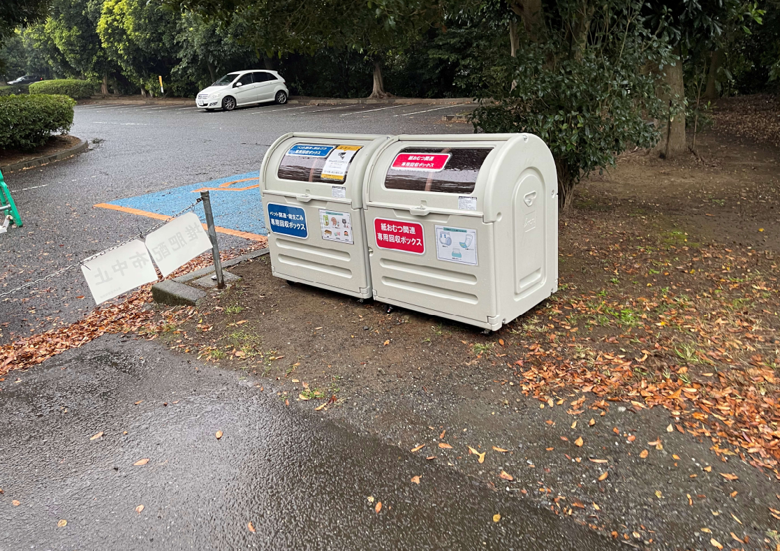 南郷公園にある紙おむつ回収ボックス