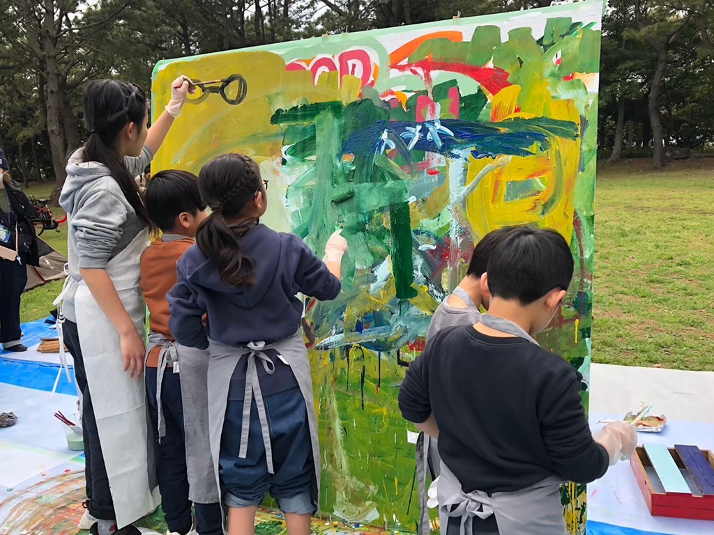 ペンキ屋さんと公園をきれいにする