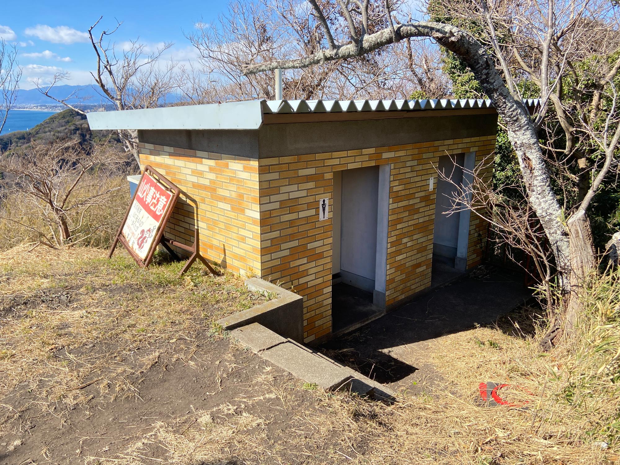 仙元山公衆トイレ