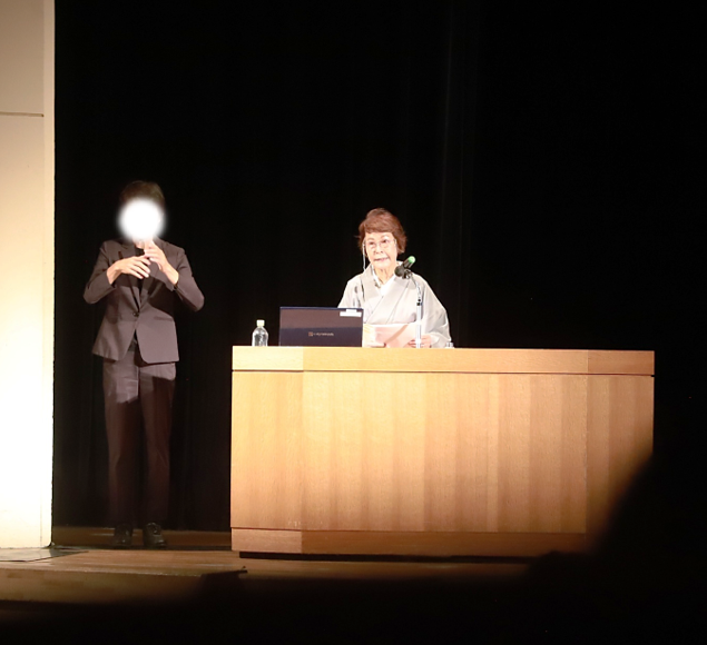 福島さんによる講演会（手話通訳あり）の様子
