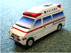 ペーパークラフトの救急車（きゅうきゅうしゃ）の写真1