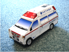 ペーパークラフトの救急車（きゅうきゅうしゃ）の写真2