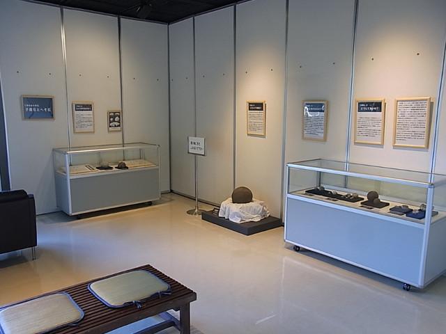 企画展示「三浦半島の奇石 子産石とへそ石」の写真