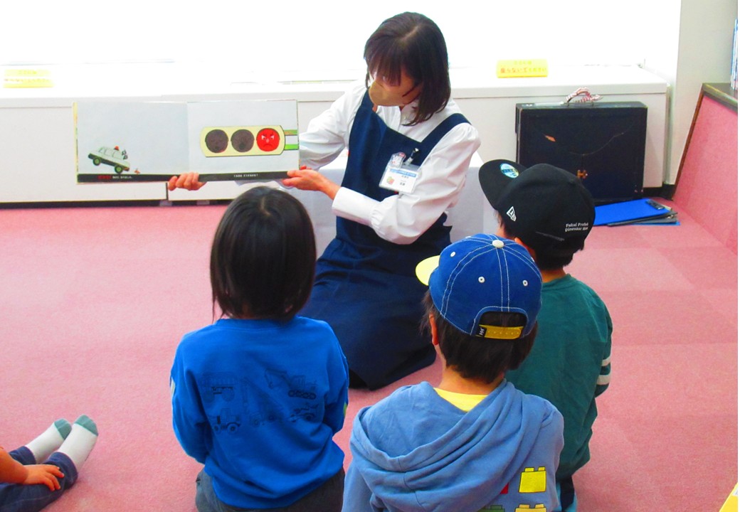 みんなのおはなしかいとおりがみあそび