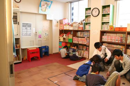 元町児童館で子どもたちが遊んでいる様子1