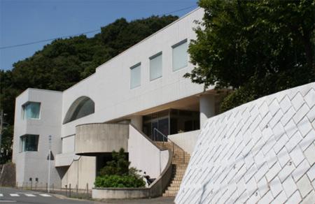 葉山町立図書館の写真