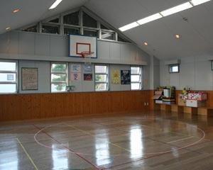 下山口児童館の体育館の写真